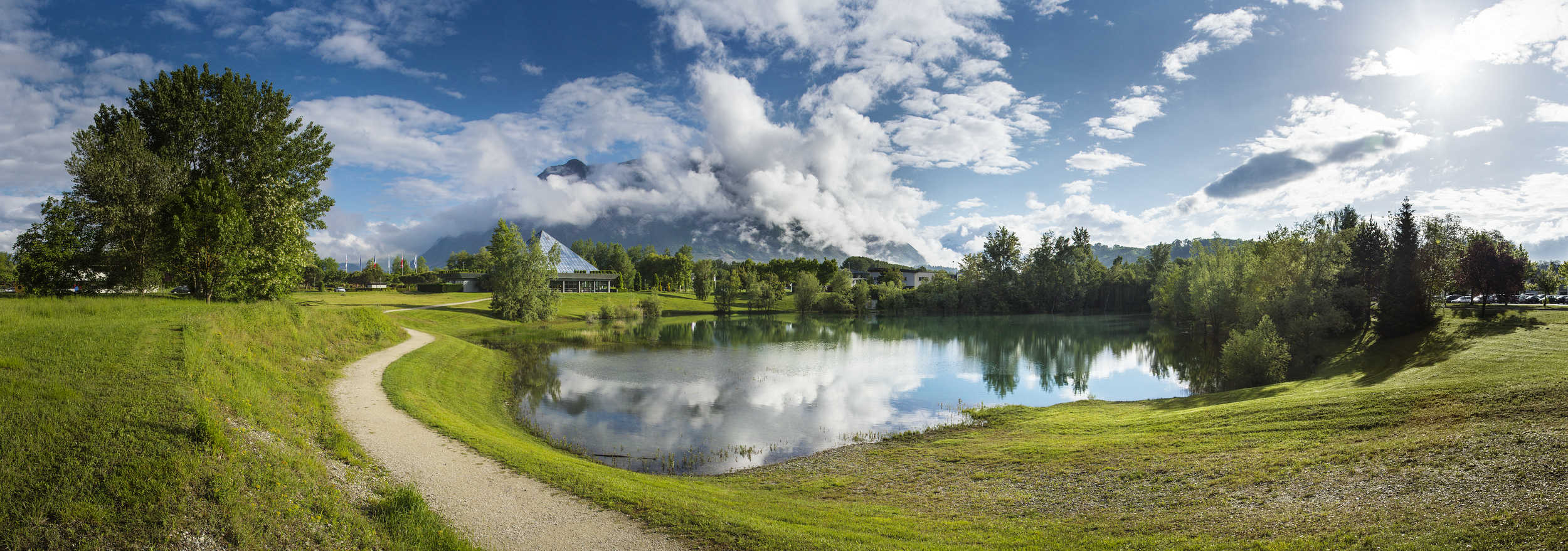 Le Petit Lac de Francin en été